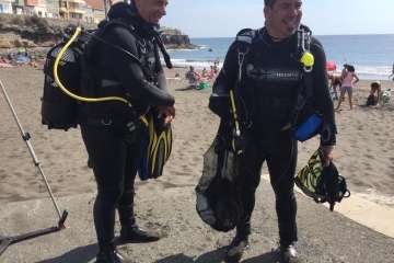 La limpieza de fondos marinos de La Garita 'rueda' con éxito (Foto TA)